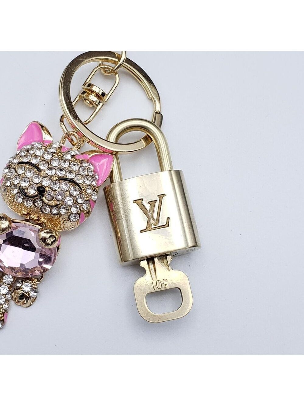 Authentic LV Gold Padlock & Key 🔑 Designer Bag Charm w/ Unbranded Cat Keychain - Picture 4 of 12